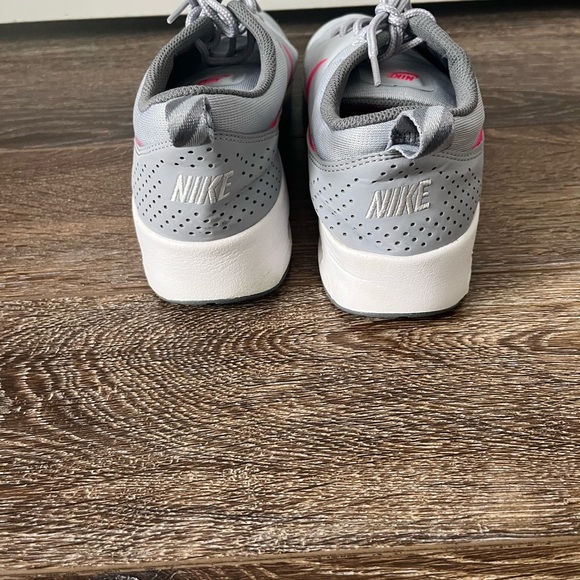 Air Max Thea GS 'Grey Hyper Pink' 6.5 Youth - Picture 4 of 7